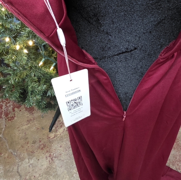 Elegant Burgundy Evening Gown - Picture 5 of 5